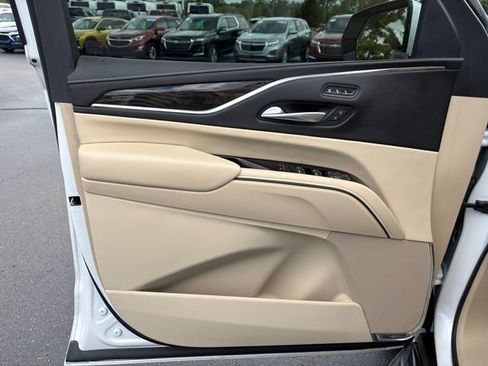 Certified 2024 Cadillac Escalade Premium Luxury AWD/4WD image 19