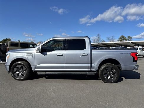 Used 2022 Ford F150 Lightning Lariat image 5