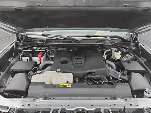Used 2023 Toyota Tundra Platinum AWD/4WD image 31