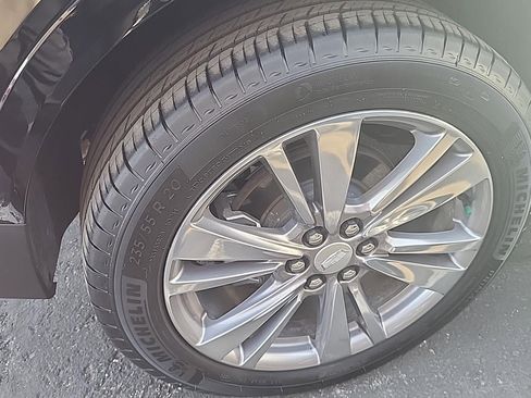 Certified 2025 Cadillac XT5 Premium Luxury image 21