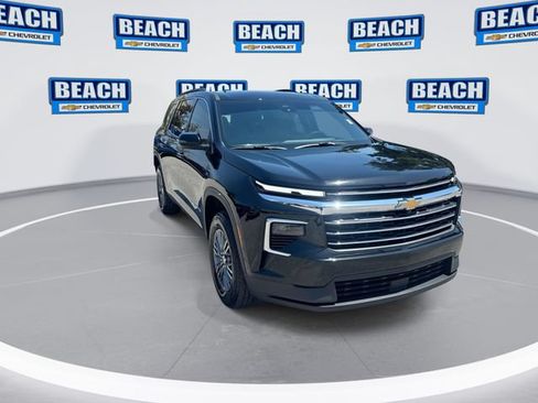 Used 2024 Chevrolet Traverse LT w/ Enhanced Driving Package FWD image 2