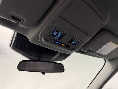 Used 2023 Ford Explorer XLT w/ Equipment Group 202A image 7