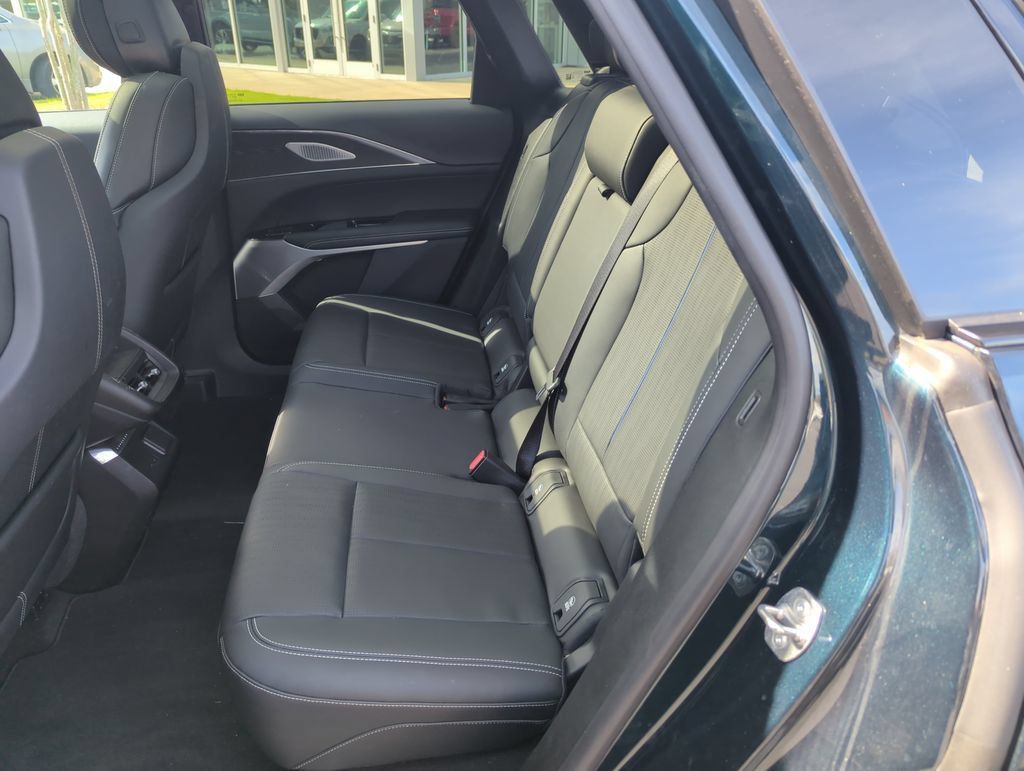 Used 2024 Cadillac Lyriq Sport RWD image 29