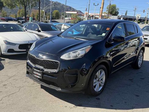Used 2018 Kia Sportage LX image 3