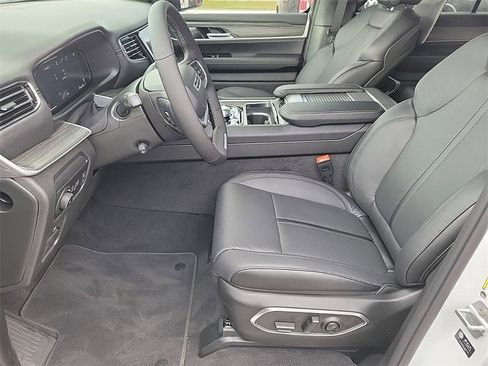 New 2024 Jeep Wagoneer Series III w/ Rear Seat Video Group 1 image 7