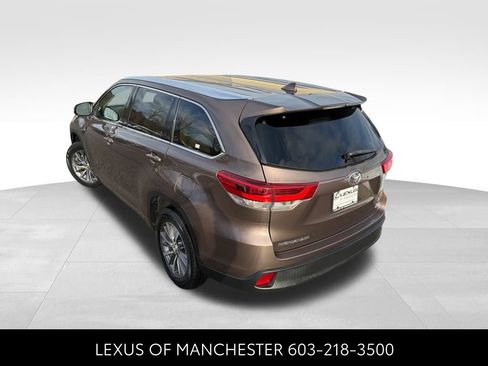 Used 2017 Toyota Highlander XLE image 4