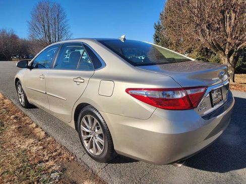 Used 2017 Toyota Camry XLE image 8