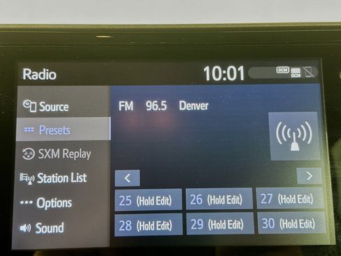 Used 2020 Toyota Highlander L image 19