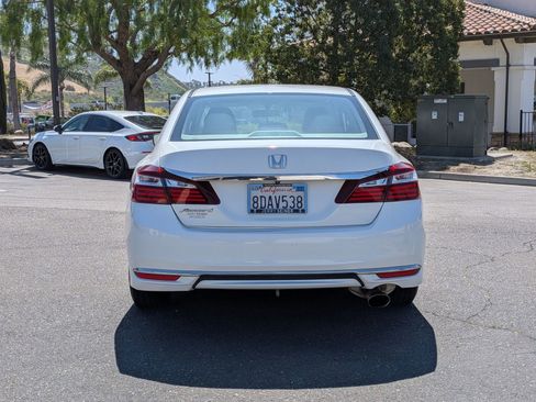 Used 2017 Honda Accord LX image 4