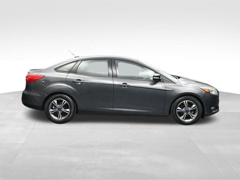 Used 2017 Ford Focus SE FWD image 6