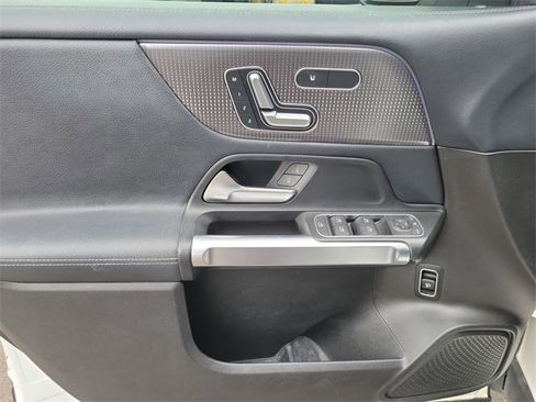 Used 2020 Mercedes-Benz GLB 250 4MATIC image 22