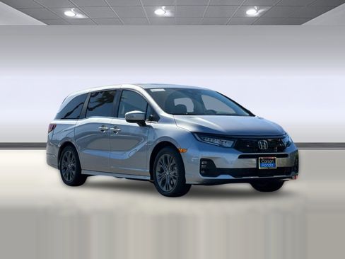 New 2026 Honda Odyssey Touring image 6