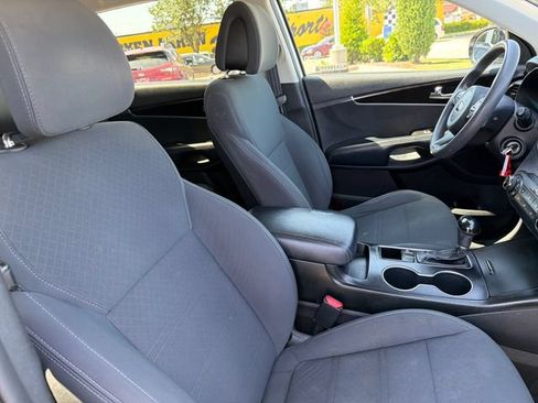 Used 2016 Kia Sorento FWD image 25