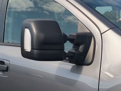 Used 2024 Nissan Titan SV w/ SV Convenience Package image 12