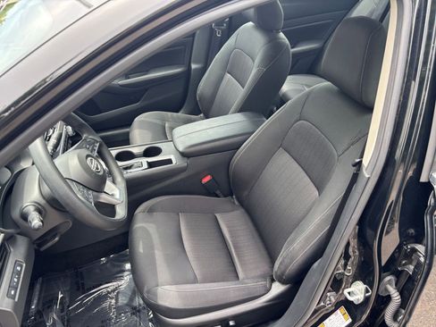 Used 2025 Nissan Altima 2.5 SV FWD image 37