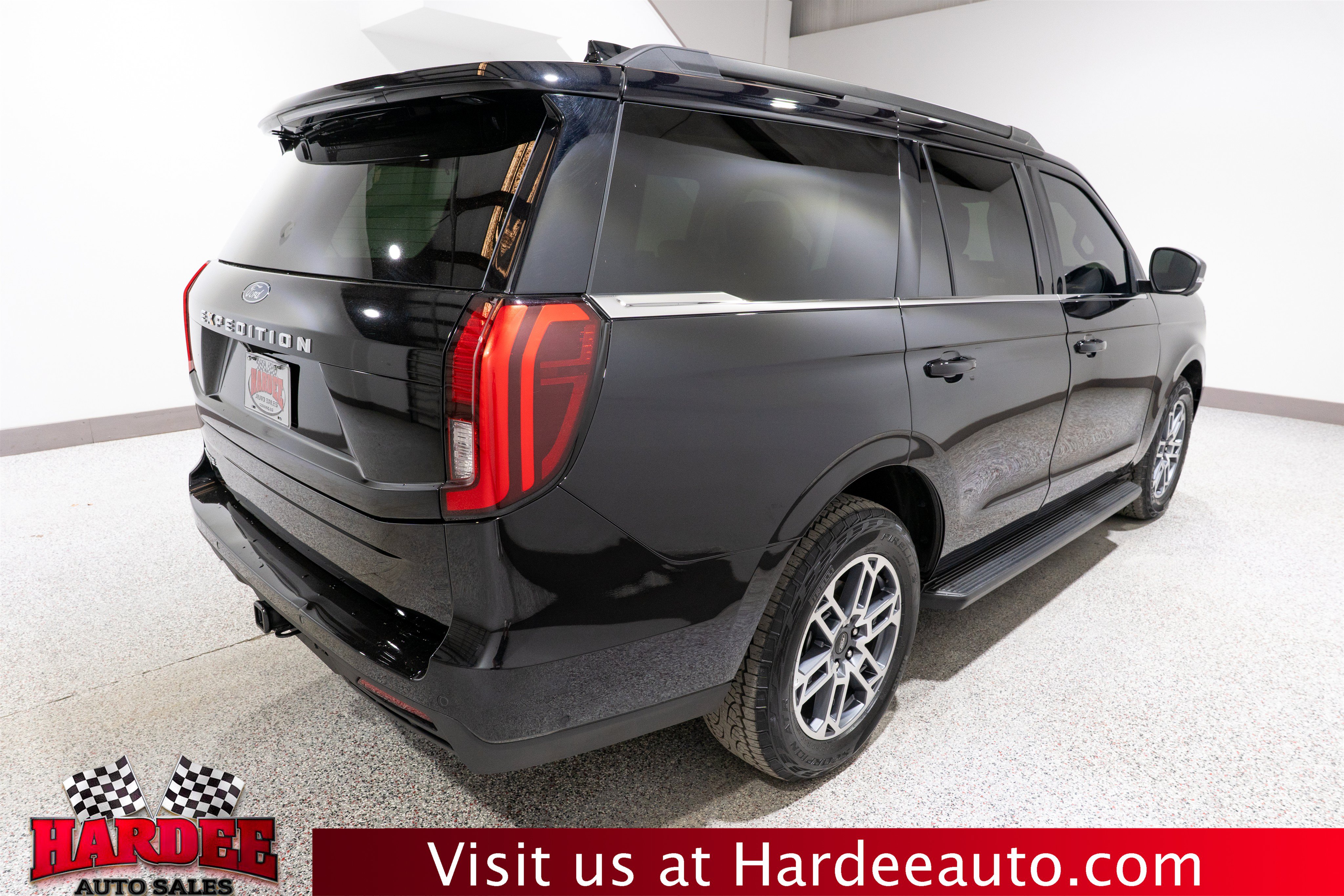 Used 2025 Ford Expedition Active AWD/4WD image 5