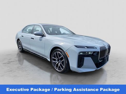 Used 2023 BMW 760i xDrive AWD/4WD image 7