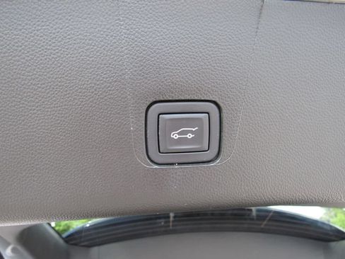 Certified 2023 Chevrolet Traverse LT w/ LT Premium Package AWD/4WD image 37