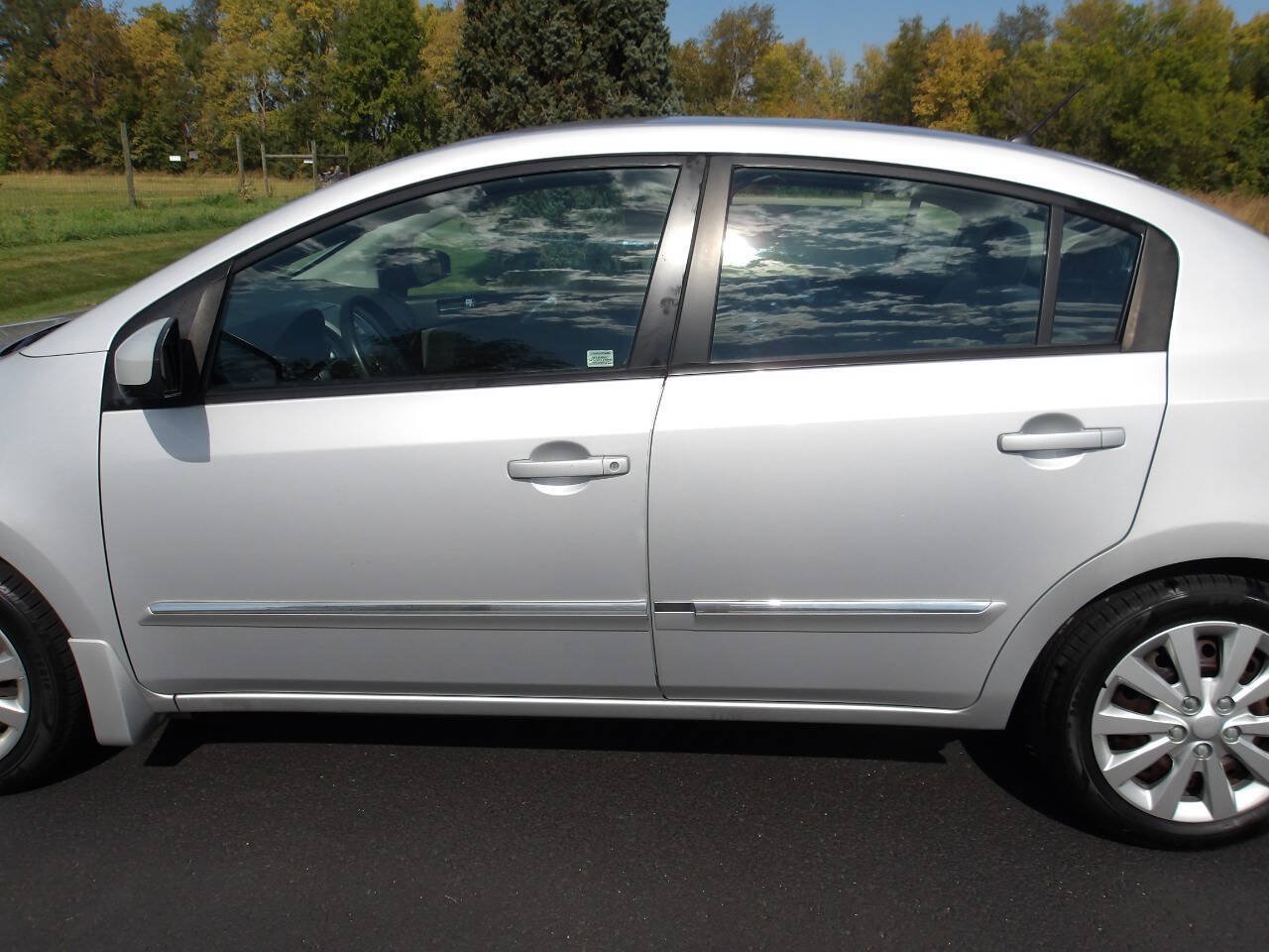 Used 2010 Nissan Sentra 2.0 S FWD image 30