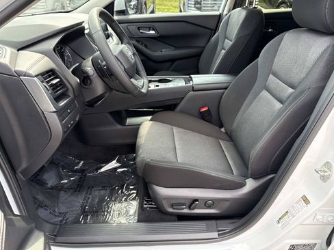 Used 2025 Nissan Rogue SV FWD image 24