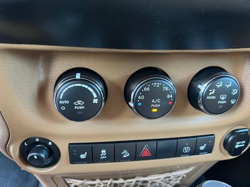 Used 2014 Jeep Wrangler Unlimited Rubicon w/ Dual Top Group AWD/4WD image 24