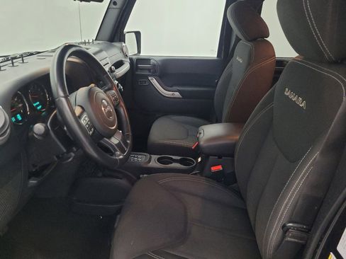 Used 2016 Jeep Wrangler Unlimited Sahara w/ Connectivity Group image 17