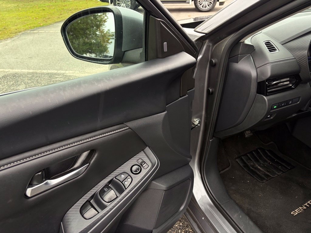 Used 2025 Nissan Sentra SV FWD image 12