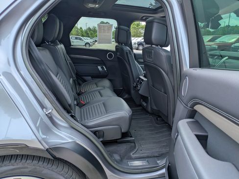 Used 2023 Land Rover Discovery Metropolitan Edition AWD/4WD image 71