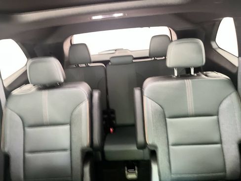 Used 2025 GMC Acadia AT4 w/ Luxury Package AWD/4WD image 28