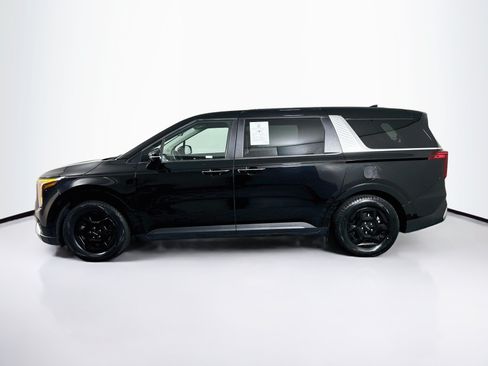 Used 2025 Kia Carnival FWD image 4
