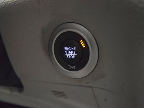 Used 2023 Chrysler Pacifica Touring-L AWD/4WD image 34