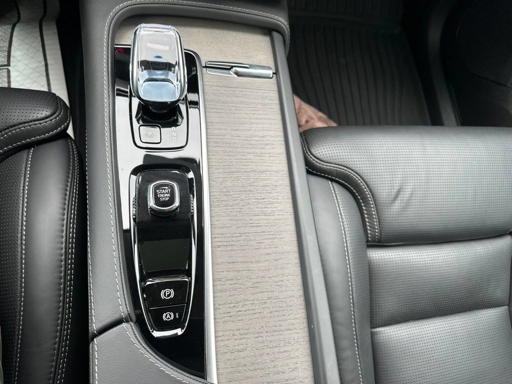 Certified 2024 Volvo XC90 B6 Ultimate w/ Protection Package Premier AWD/4WD image 31