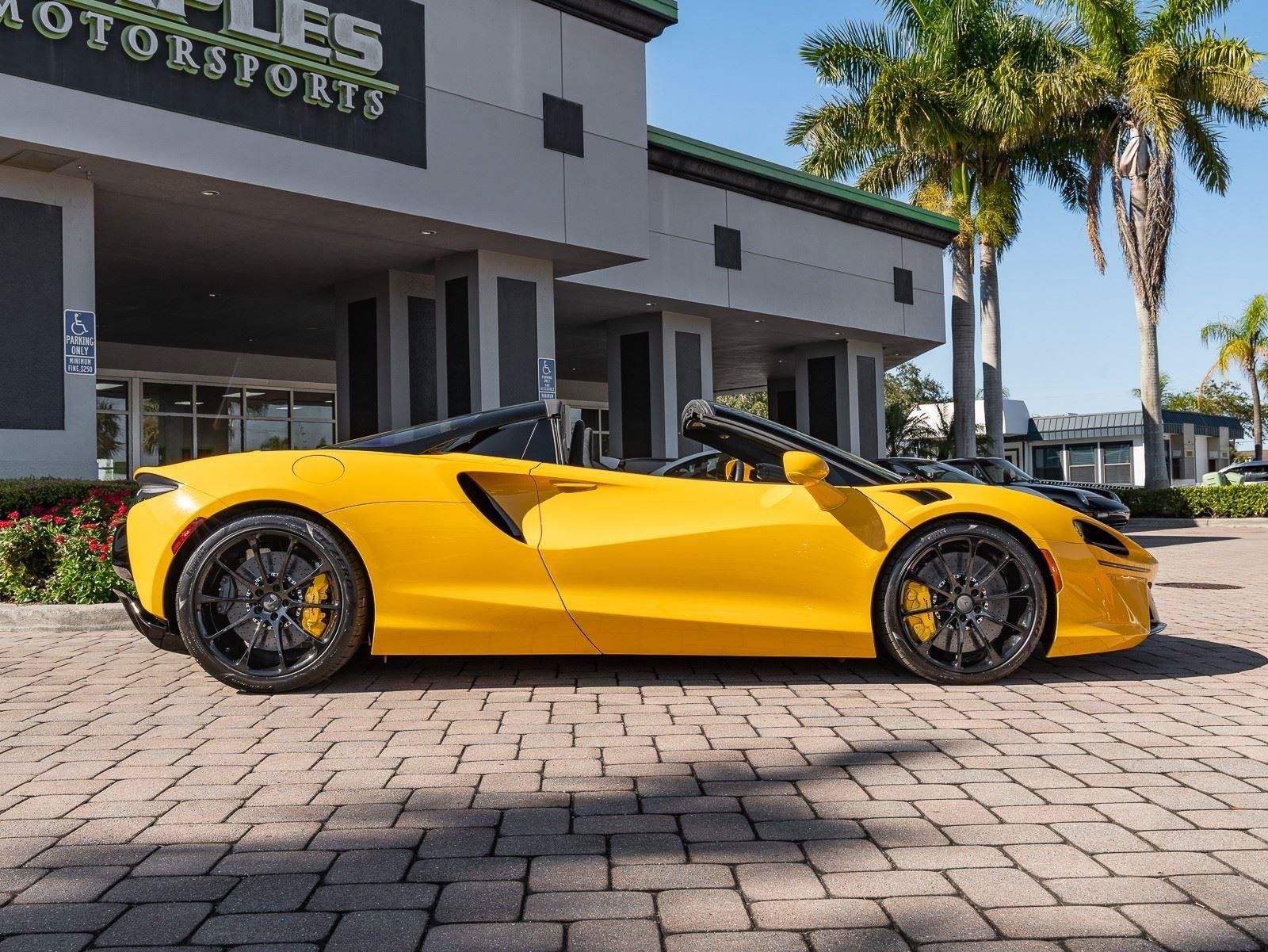 Used 2025 McLaren Artura Spider RWD image 7