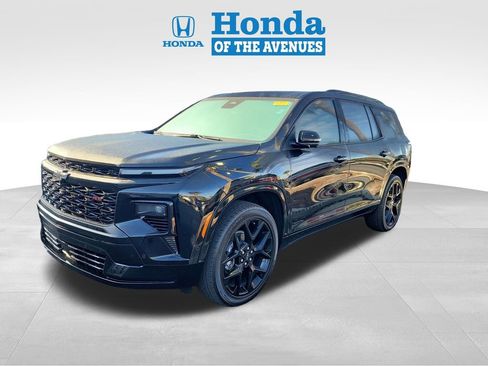 Used 2024 Chevrolet Traverse RS image 3