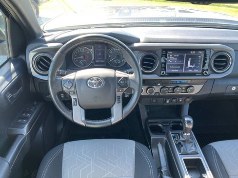 Used 2021 Toyota Tacoma TRD Off-Road AWD/4WD image 15