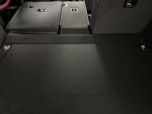 Certified 2025 Porsche Macan image 70