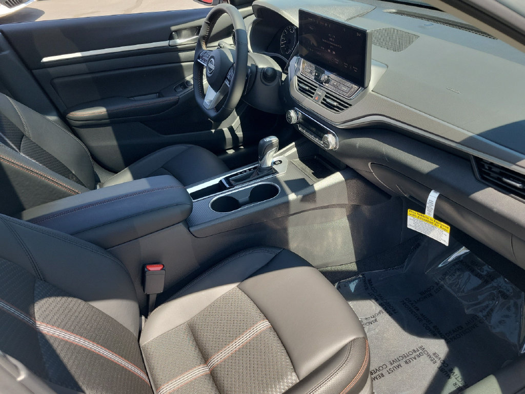 New 2026 Nissan Altima 2.5 SR w/ SR Midnight Edition Package FWD image 13