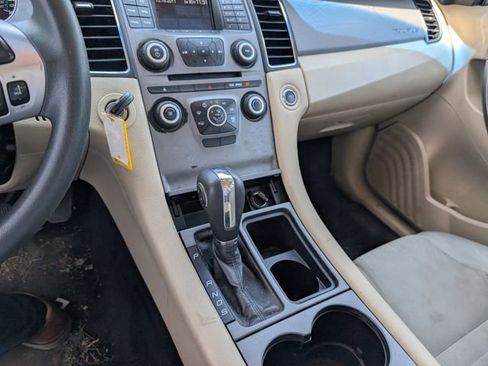 Used 2013 Ford Taurus SE FWD image 4