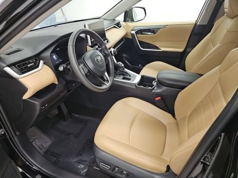 Used 2025 Toyota RAV4 XLE Premium FWD image 14