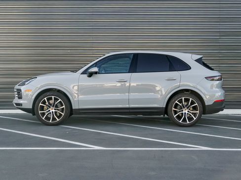 Certified 2023 Porsche Cayenne S Platinum AWD/4WD image 2