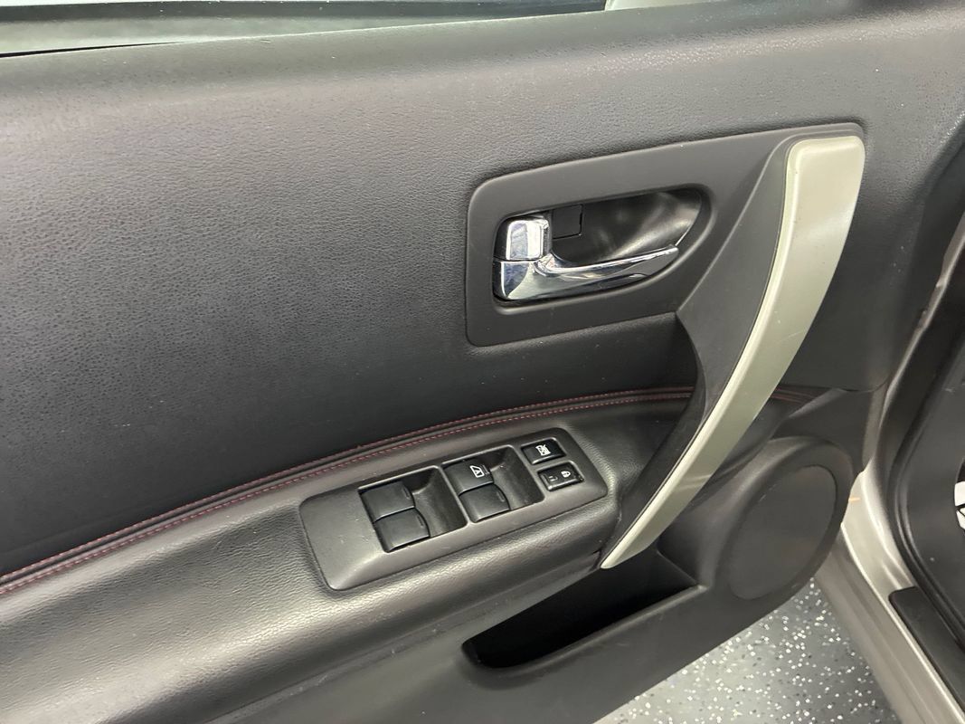 Used 2013 Nissan Rogue SL AWD/4WD image 10