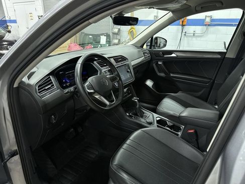 Used 2022 Volkswagen Tiguan SE image 29
