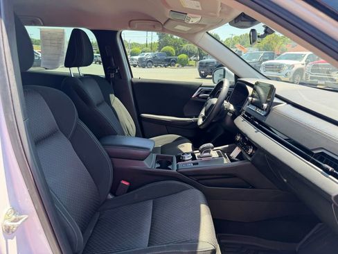 Used 2023 Mitsubishi Outlander ES FWD image 29