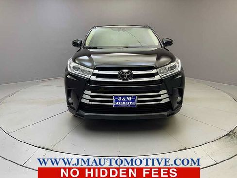 Used 2017 Toyota Highlander Plus AWD/4WD image 8