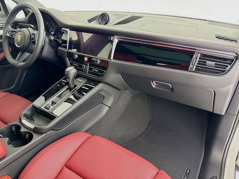 New 2026 Porsche Macan image 32