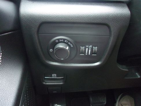 Used 2024 Jeep Grand Cherokee L Altitude AWD/4WD image 25
