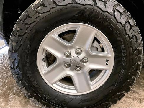 Used 2020 Jeep Gladiator Sport w/ Quick Order Package 24S image 9