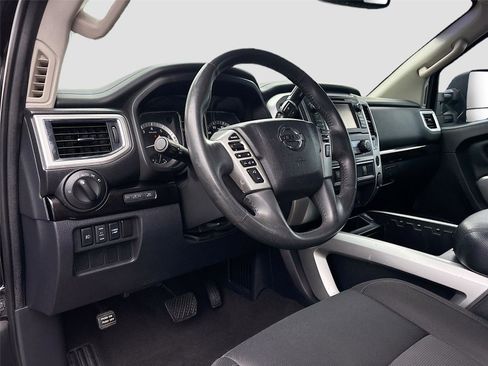 Used 2017 Nissan Titan SV RWD image 10