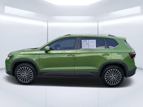 Certified 2026 Volkswagen Taos SE FWD image 6
