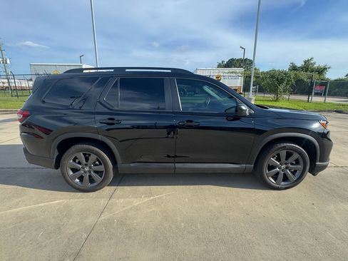 Certified 2025 Honda Pilot Sport image 9